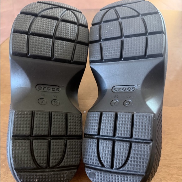 CROCS LEOPARD PRINT PLATFORM SHOES (WORN ONCE) - Picture 9 of 10